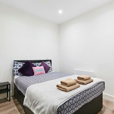 Harmondsworth Mondial Apartments At Heathrow מראה חיצוני תמונה