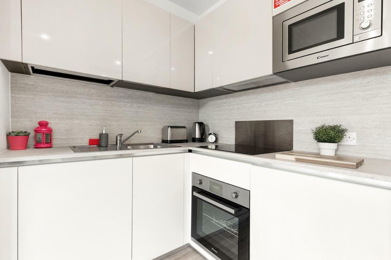 Harmondsworth Mondial Apartments At Heathrow מראה חיצוני תמונה