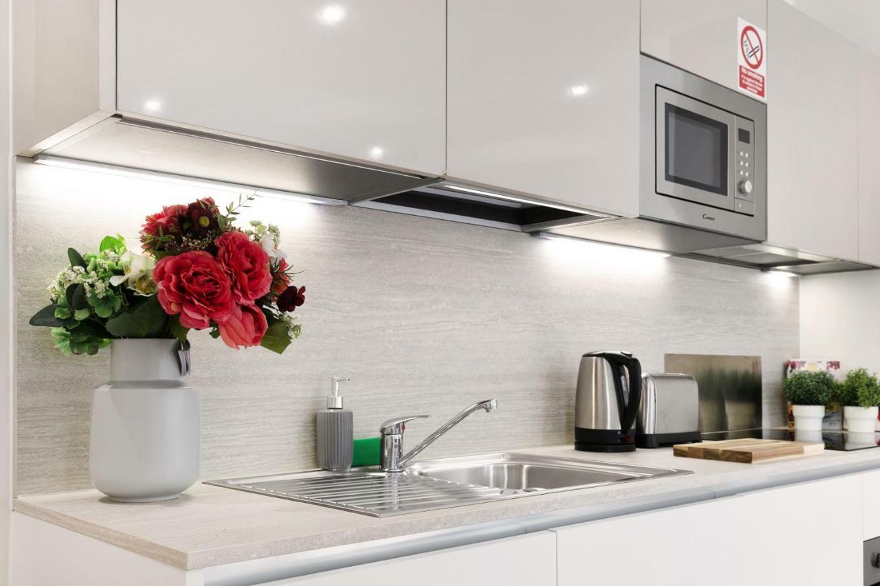 Harmondsworth Mondial Apartments At Heathrow מראה חיצוני תמונה