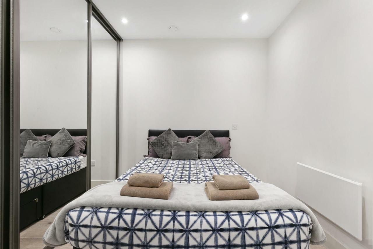 Harmondsworth Mondial Apartments At Heathrow מראה חיצוני תמונה