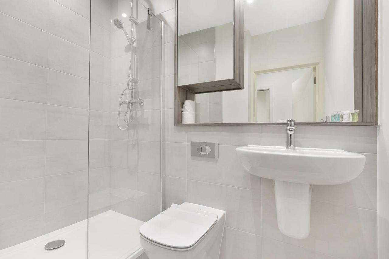 Harmondsworth Mondial Apartments At Heathrow מראה חיצוני תמונה