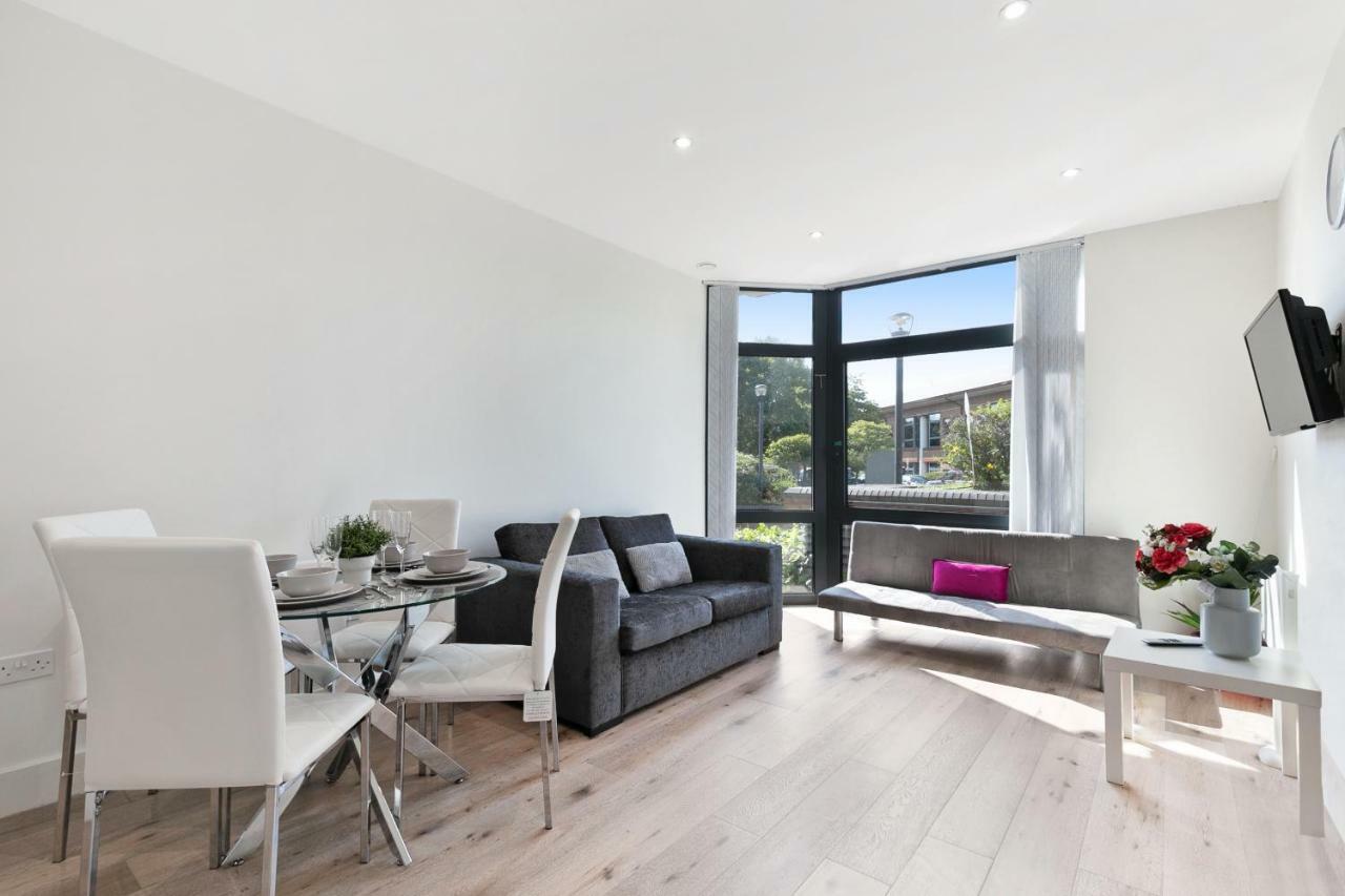 Harmondsworth Mondial Apartments At Heathrow מראה חיצוני תמונה