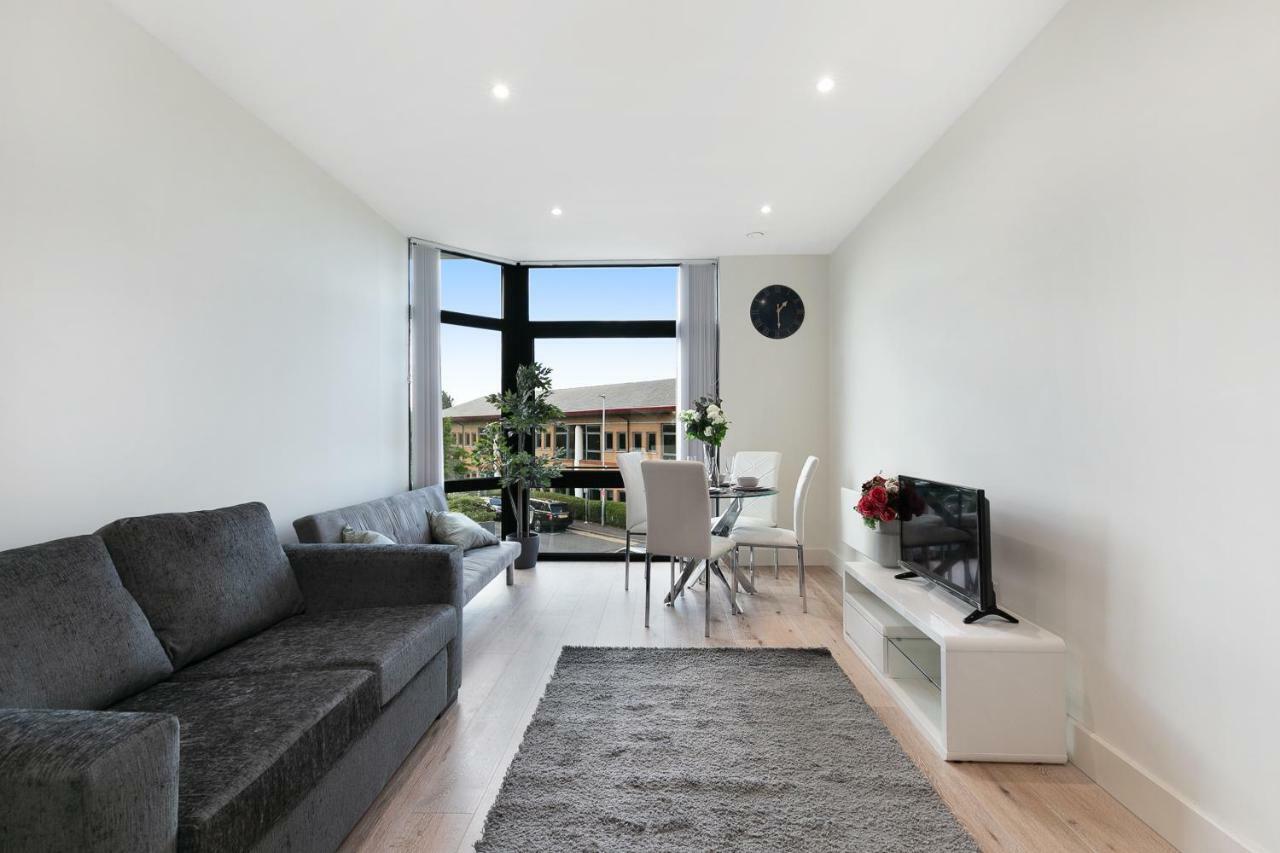 Harmondsworth Mondial Apartments At Heathrow מראה חיצוני תמונה