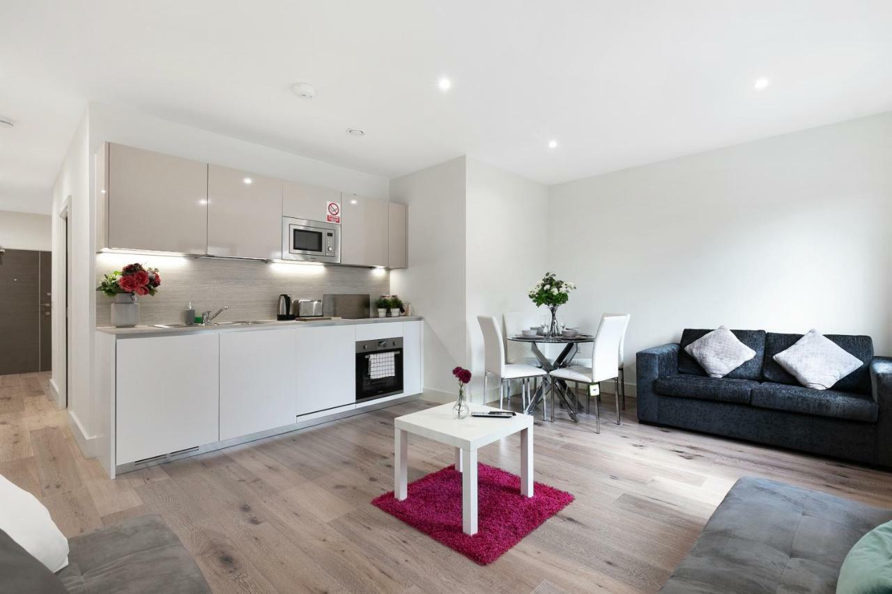Harmondsworth Mondial Apartments At Heathrow מראה חיצוני תמונה