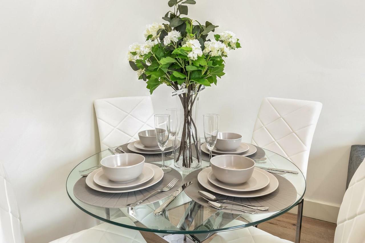 Harmondsworth Mondial Apartments At Heathrow מראה חיצוני תמונה