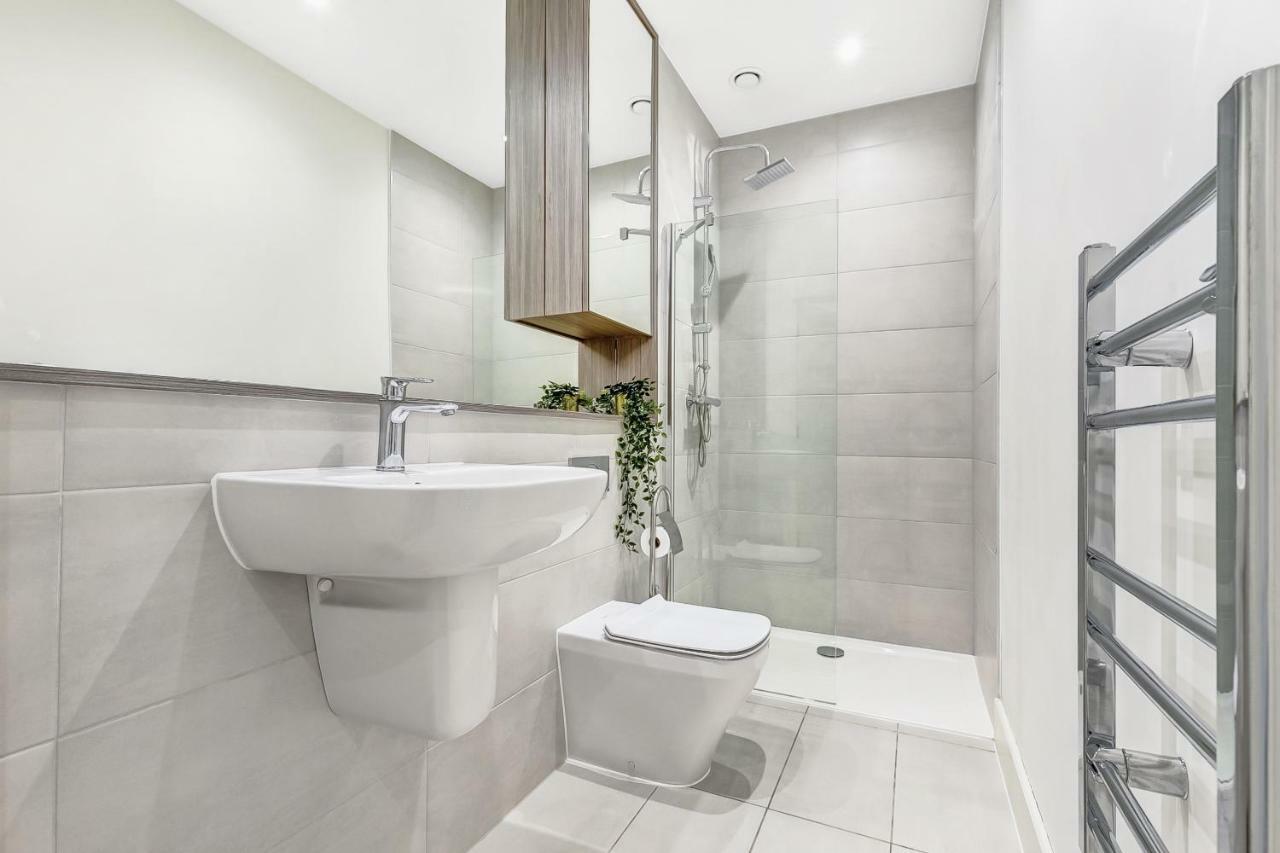 Harmondsworth Mondial Apartments At Heathrow מראה חיצוני תמונה