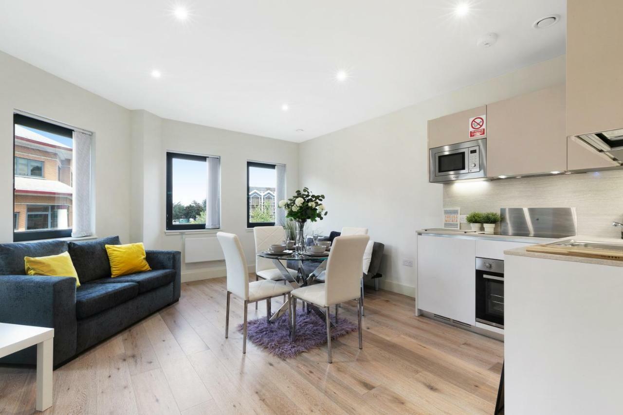 Harmondsworth Mondial Apartments At Heathrow מראה חיצוני תמונה