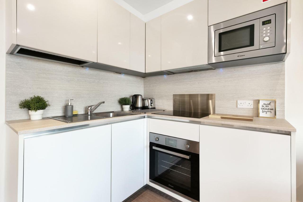 Harmondsworth Mondial Apartments At Heathrow מראה חיצוני תמונה