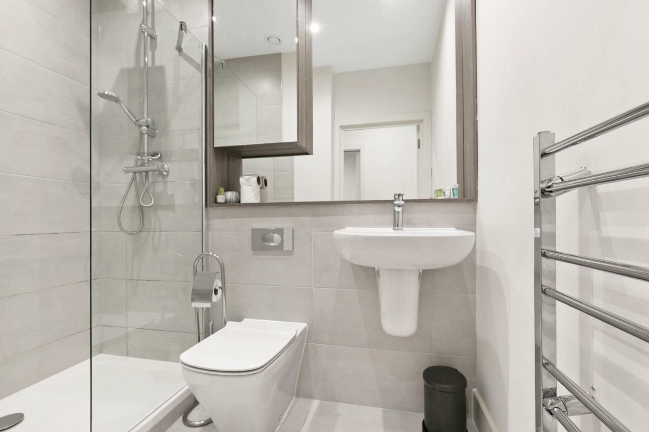 Harmondsworth Mondial Apartments At Heathrow מראה חיצוני תמונה