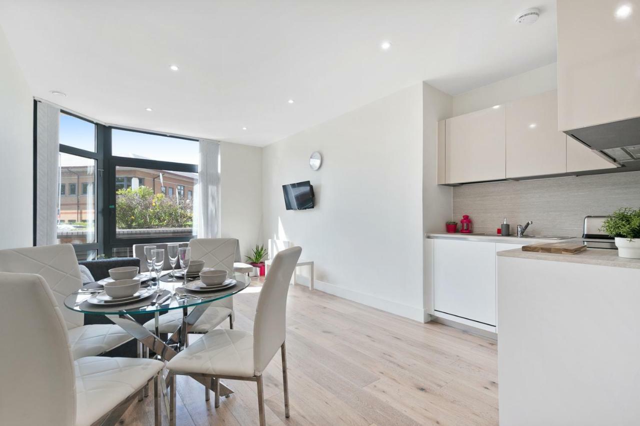 Harmondsworth Mondial Apartments At Heathrow מראה חיצוני תמונה