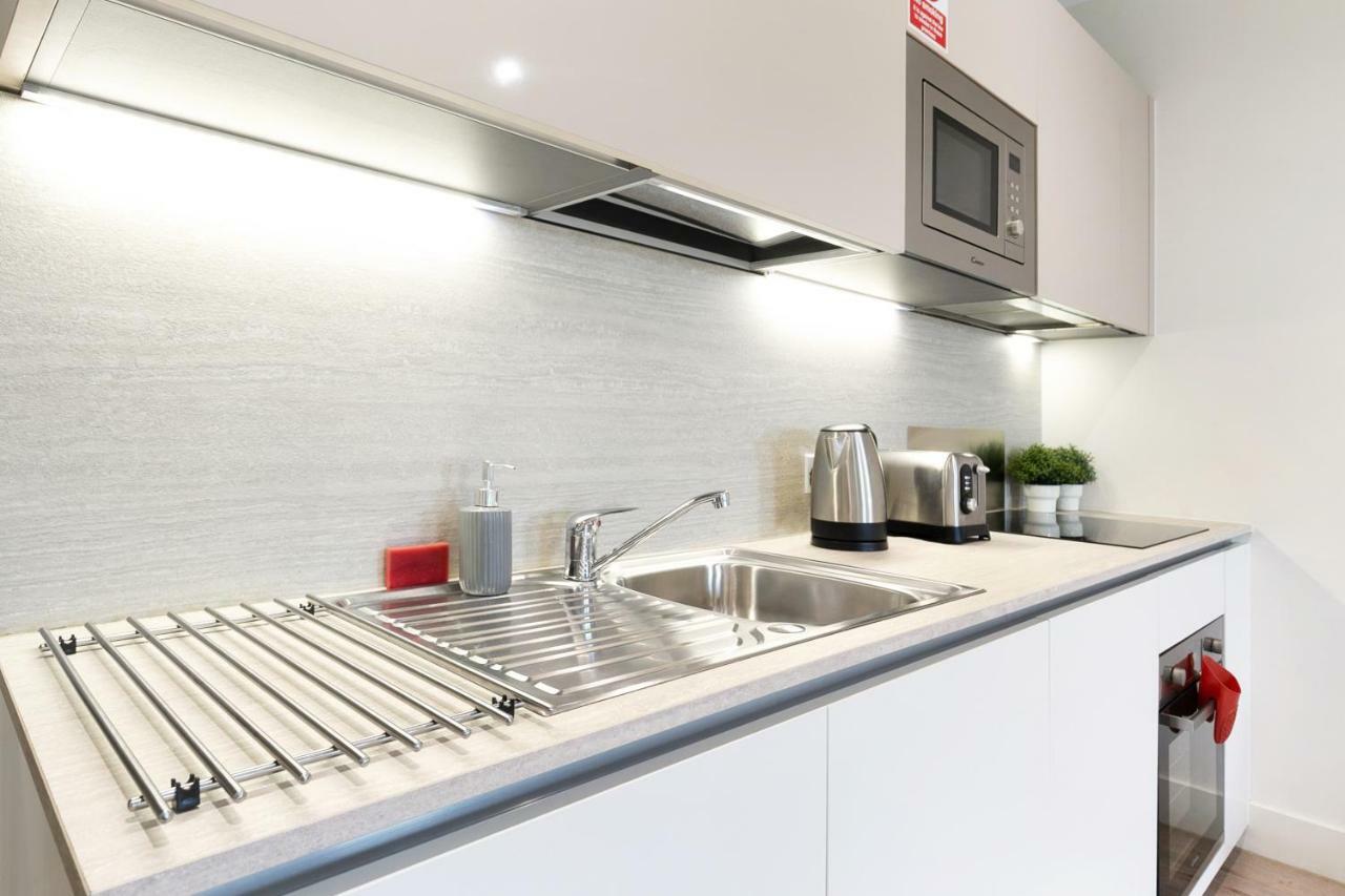 Harmondsworth Mondial Apartments At Heathrow מראה חיצוני תמונה