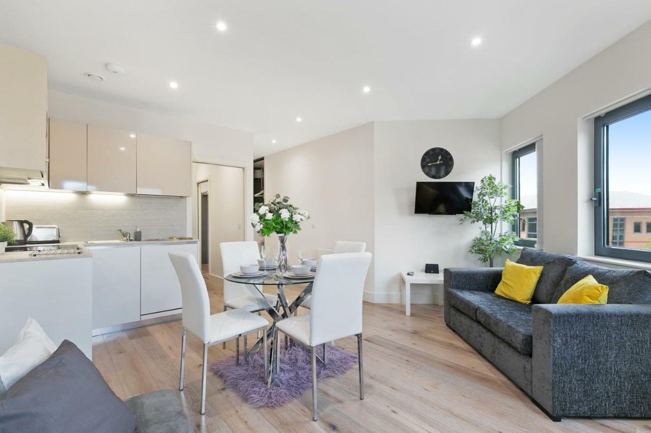 Harmondsworth Mondial Apartments At Heathrow מראה חיצוני תמונה