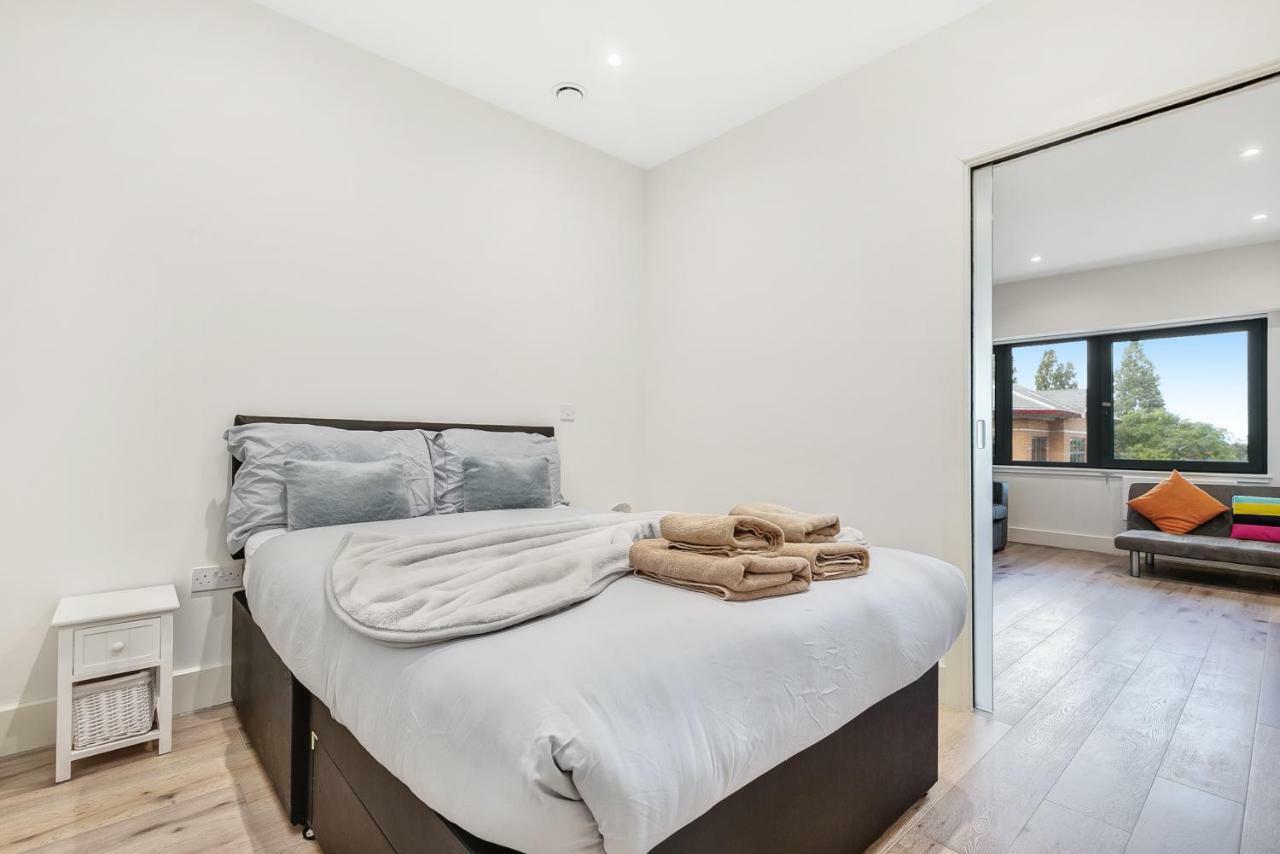 Harmondsworth Mondial Apartments At Heathrow מראה חיצוני תמונה