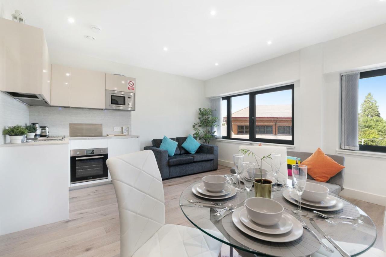 Harmondsworth Mondial Apartments At Heathrow מראה חיצוני תמונה
