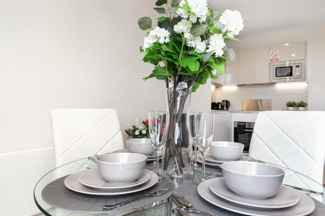 Harmondsworth Mondial Apartments At Heathrow מראה חיצוני תמונה