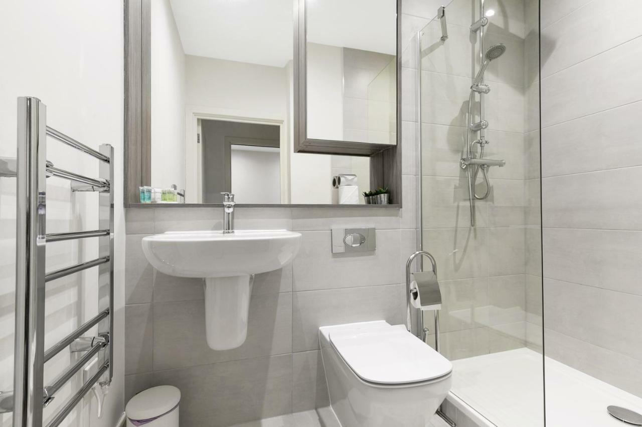 Harmondsworth Mondial Apartments At Heathrow מראה חיצוני תמונה