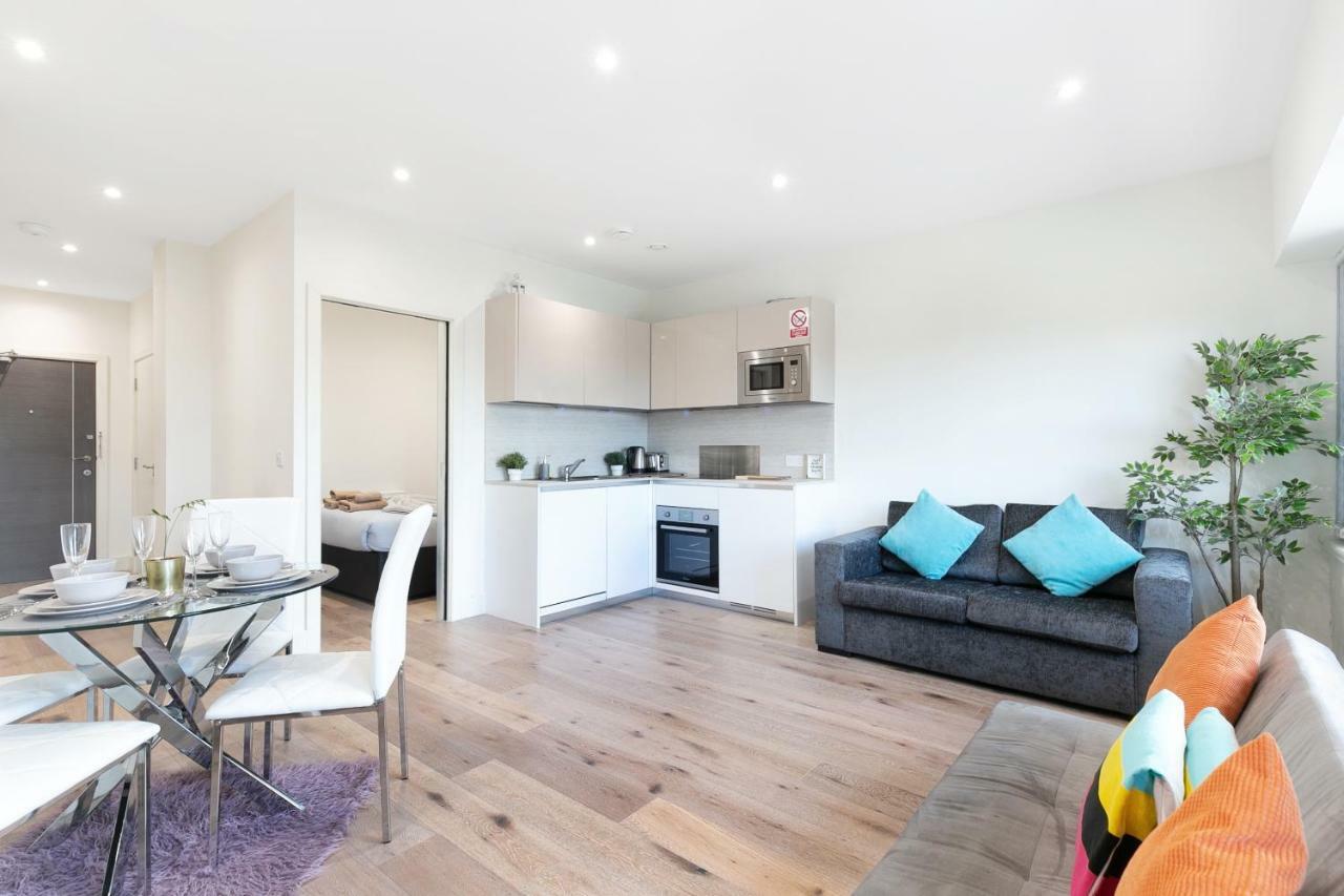 Harmondsworth Mondial Apartments At Heathrow מראה חיצוני תמונה