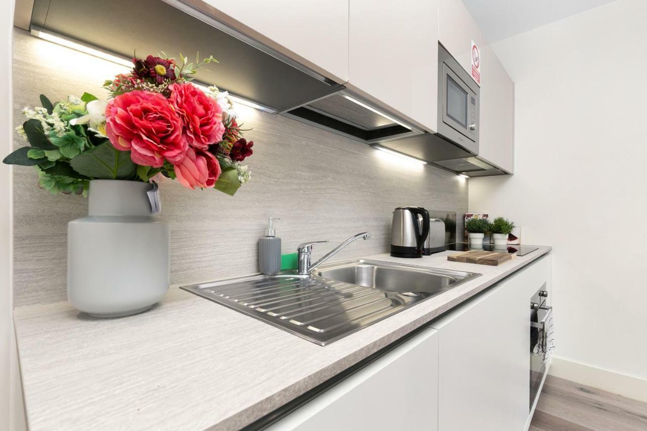 Harmondsworth Mondial Apartments At Heathrow מראה חיצוני תמונה