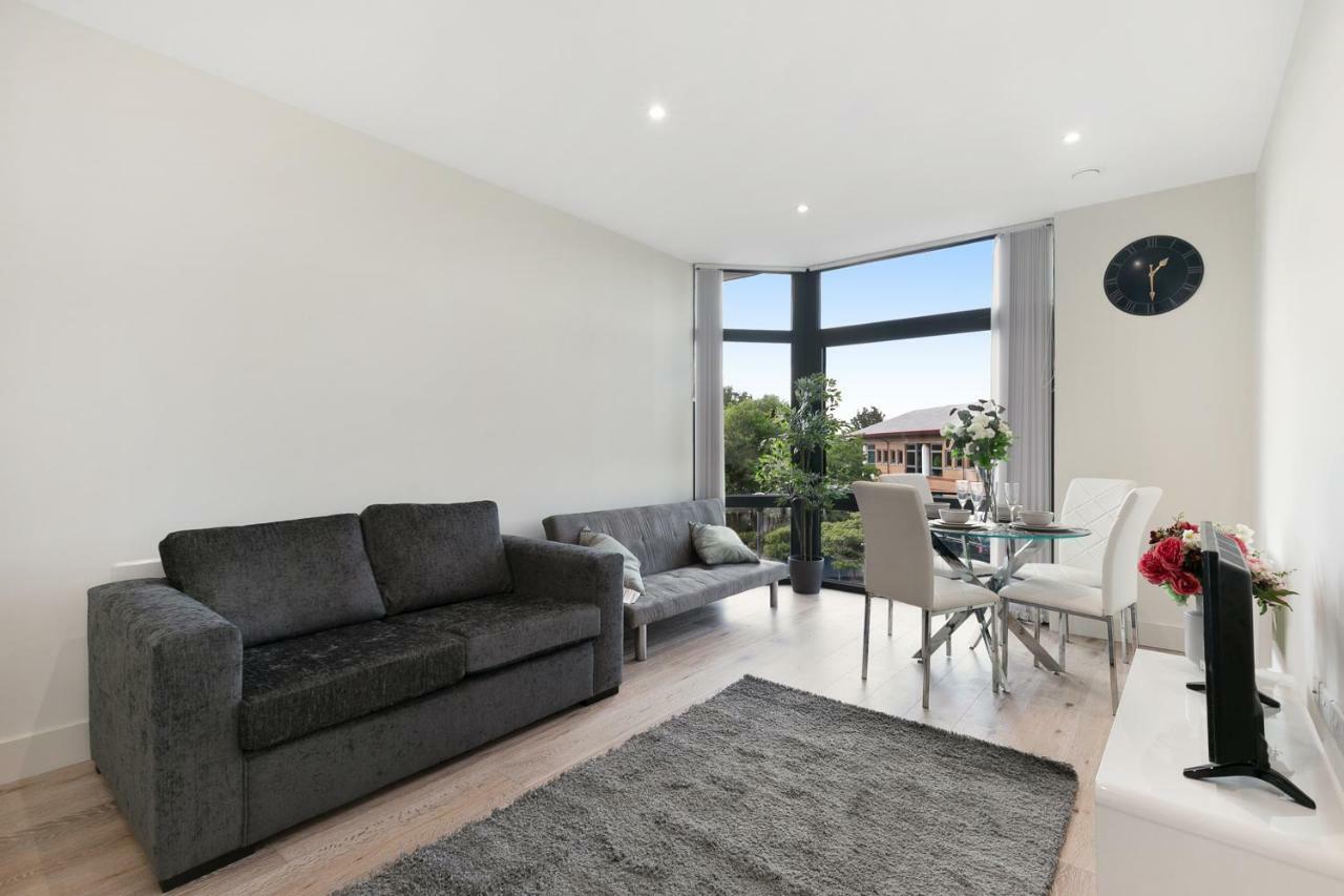 Harmondsworth Mondial Apartments At Heathrow מראה חיצוני תמונה