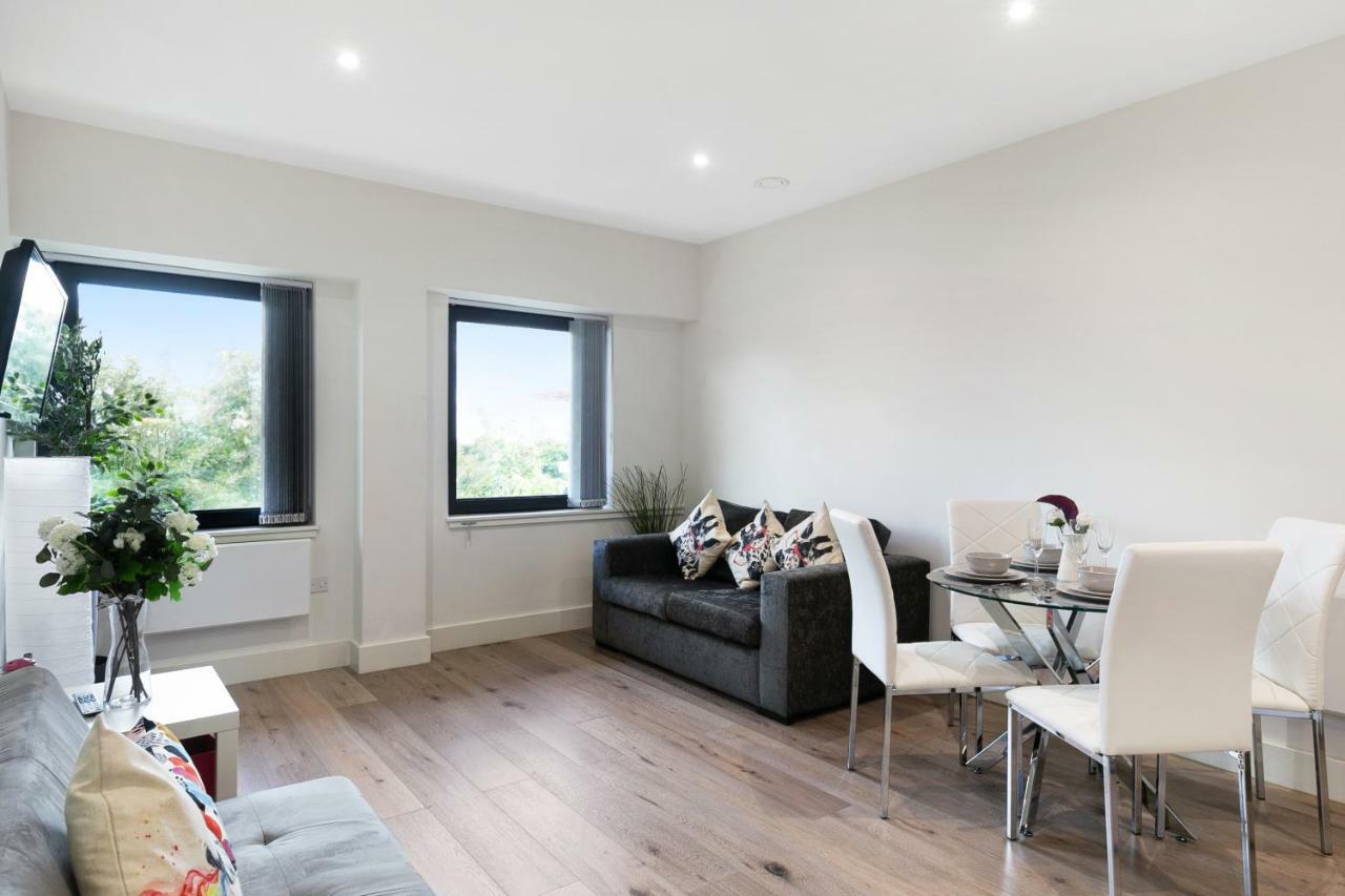 Harmondsworth Mondial Apartments At Heathrow מראה חיצוני תמונה