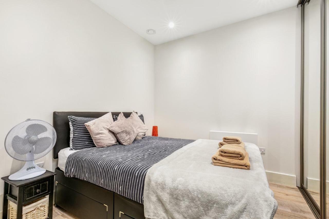Harmondsworth Mondial Apartments At Heathrow מראה חיצוני תמונה