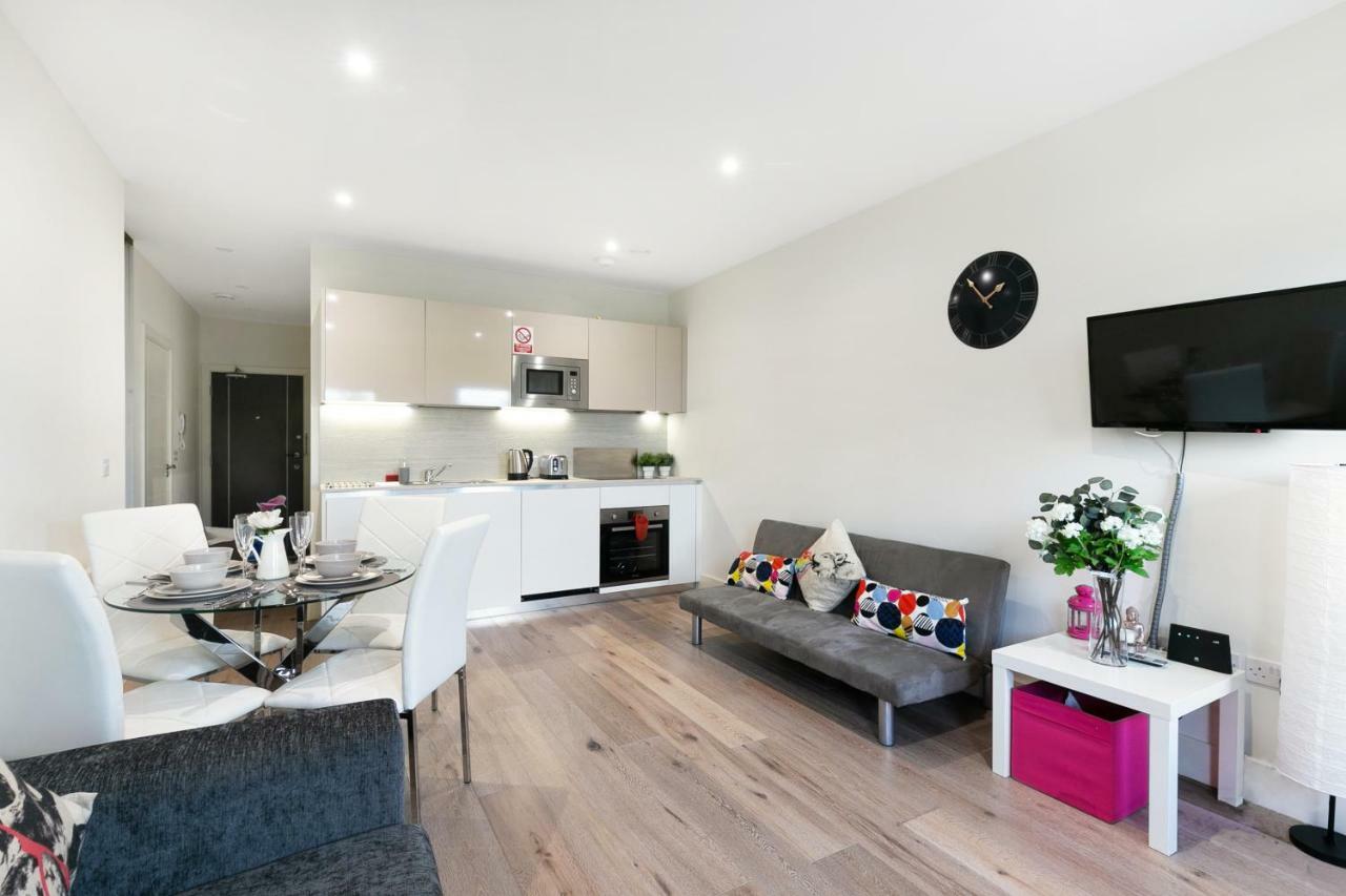 Harmondsworth Mondial Apartments At Heathrow מראה חיצוני תמונה