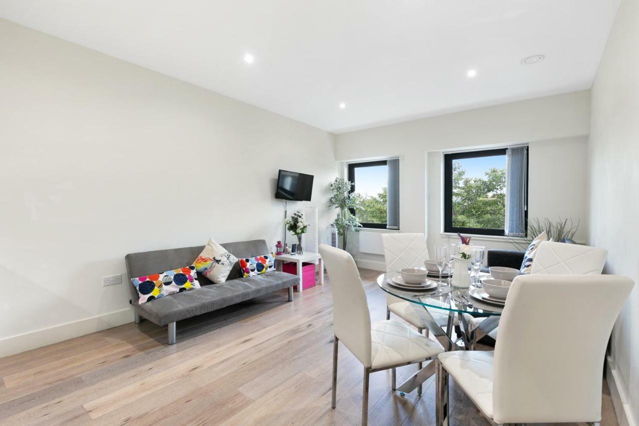 Harmondsworth Mondial Apartments At Heathrow מראה חיצוני תמונה