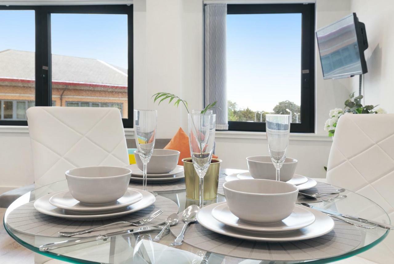 Harmondsworth Mondial Apartments At Heathrow מראה חיצוני תמונה